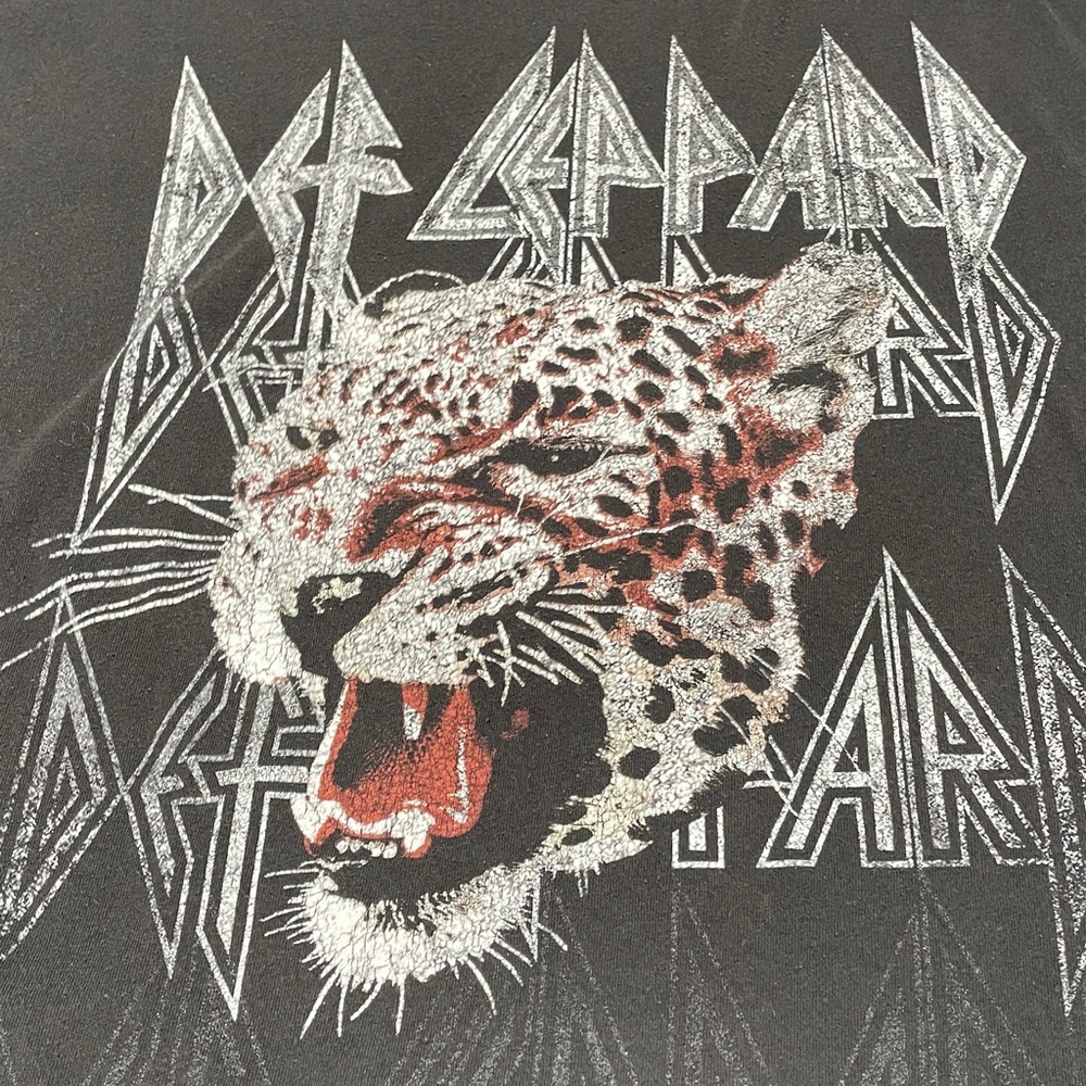 Def Leppard Black Graphic Tee - Picture 4 of 6